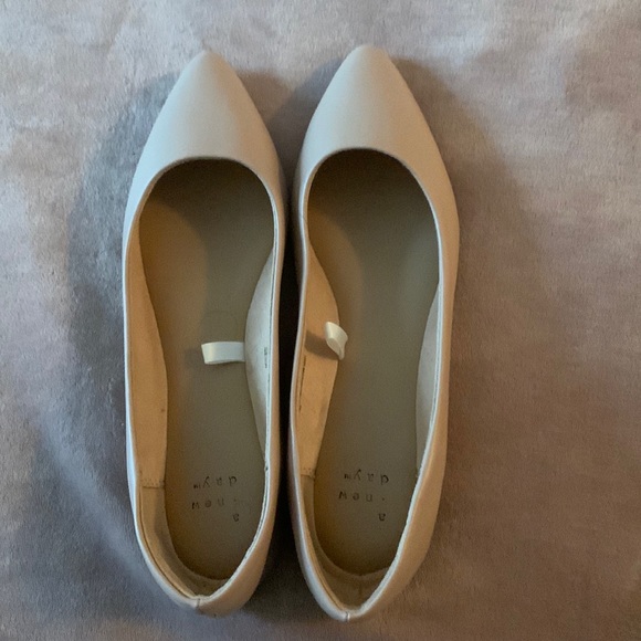 A new day pointy toe flats - Picture 1 of 2